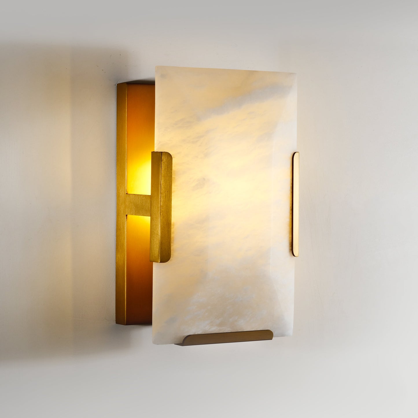 Harllow Calcite Single Wall Sconce 6“