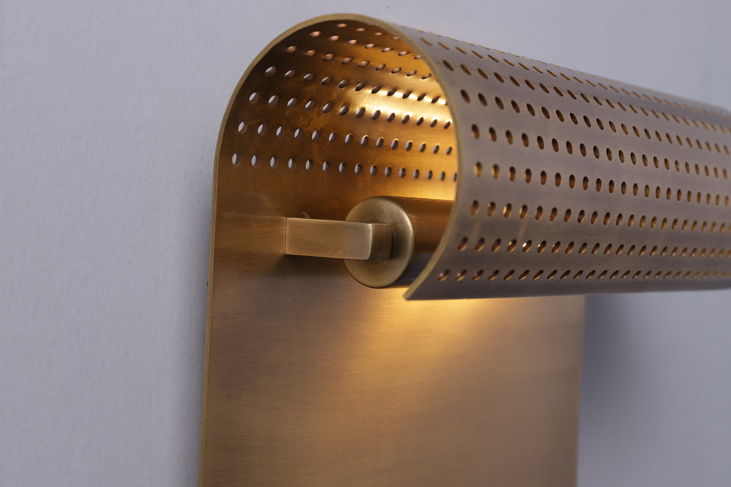 Scroll-I Wall Sconce Brass