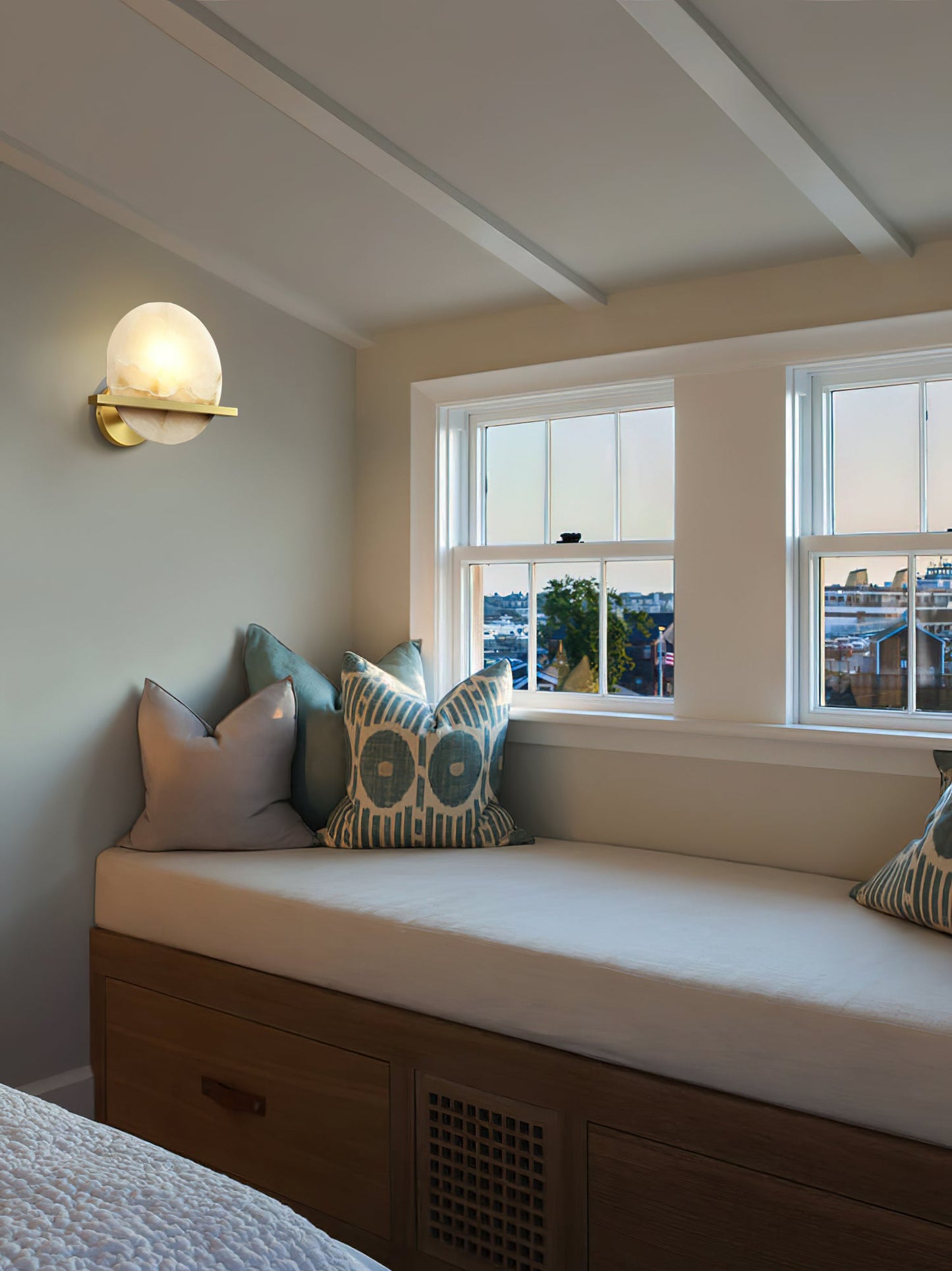 Savion Alabaster Wall Lamp