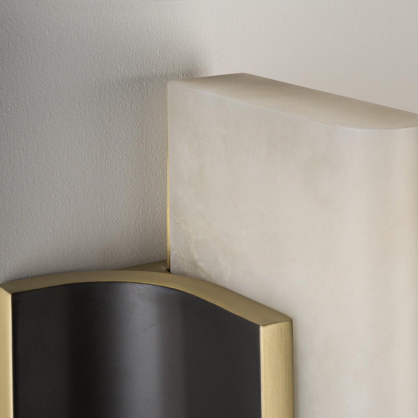 Timide Alabaster Wall Lamp