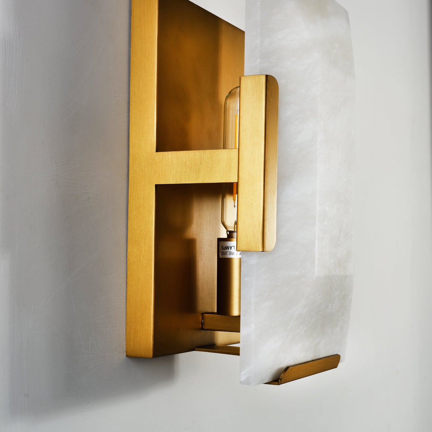 Harllow Calcite Single Wall Sconce 6“