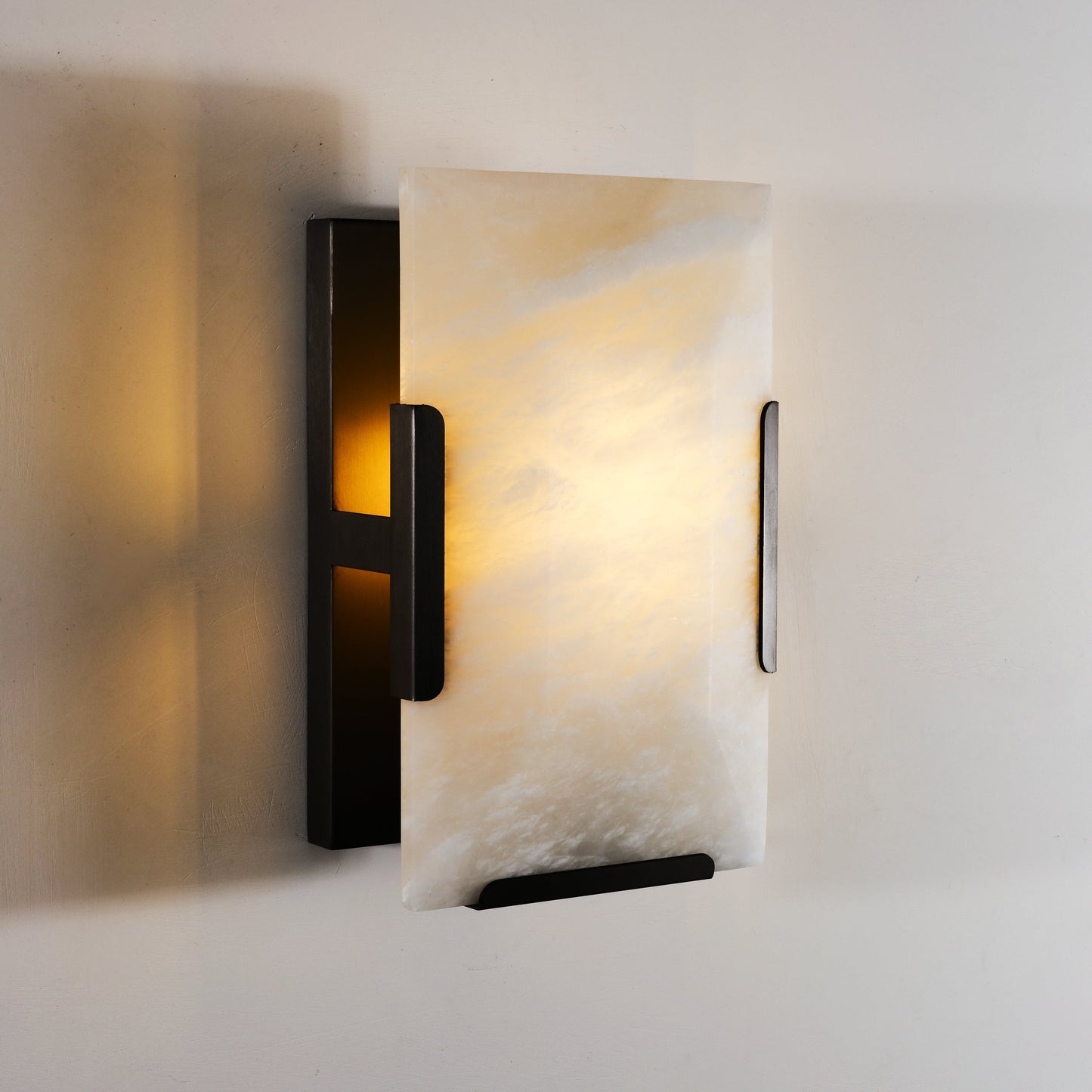 Harllow Calcite Single Wall Sconce 6“